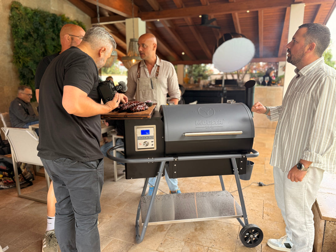 Ein Blick hinter die Kulissen: Grillen am MOESTA Sheriff mit Kamerateam