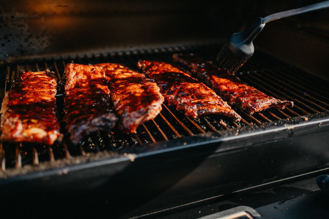 Glasierte Spare Ribs im MOESTA SHERIFF Pelletgrill