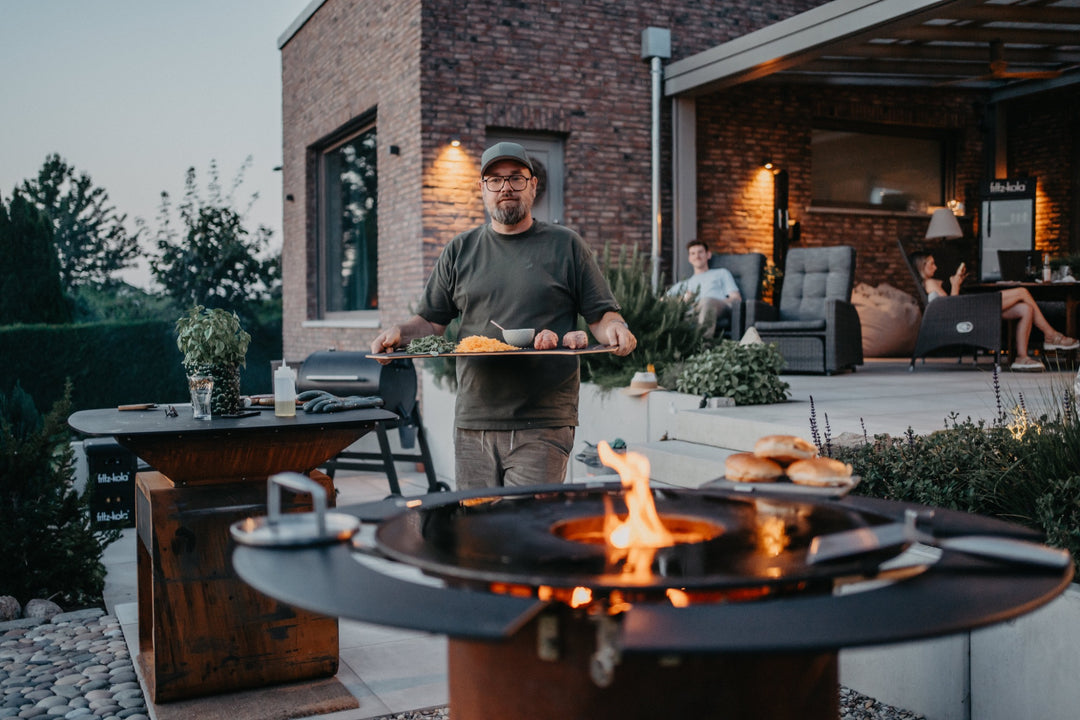 Grillabend am MOESTA Bandit 2.0 mit BBQ Disk und umlaufenden Ablagebrettern