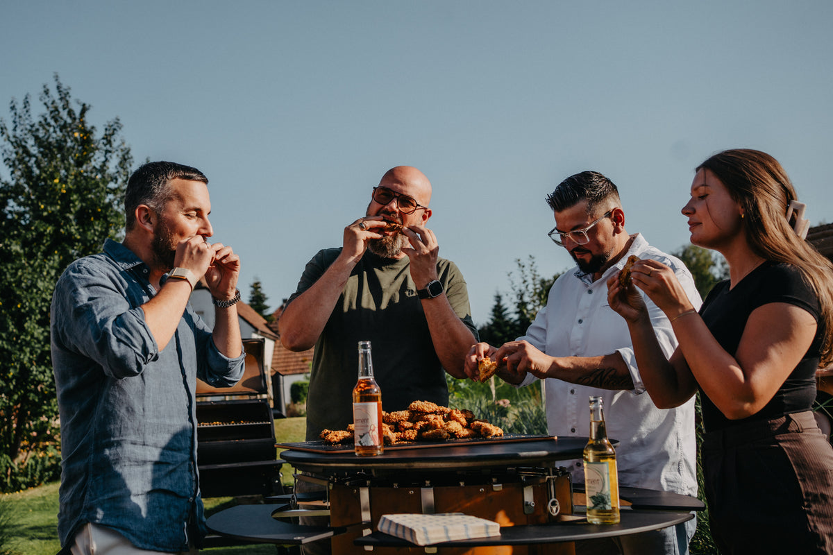 Gemeinsames Essen am Grill bei MOESTA