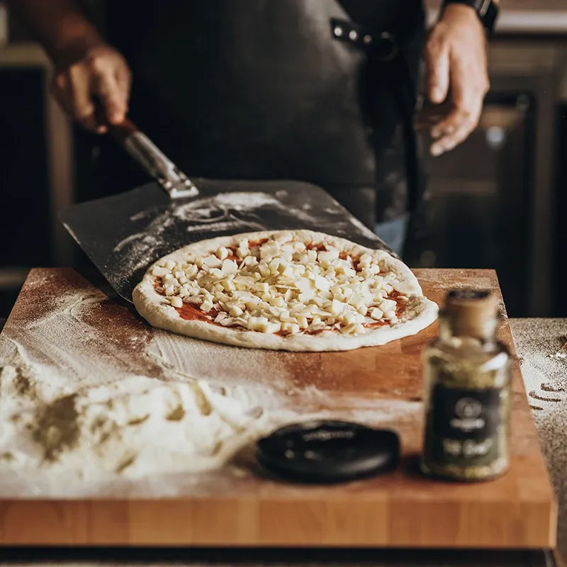 Pizzaschieber No. 1 – Der leichte Pizzaheber aus Aluminium