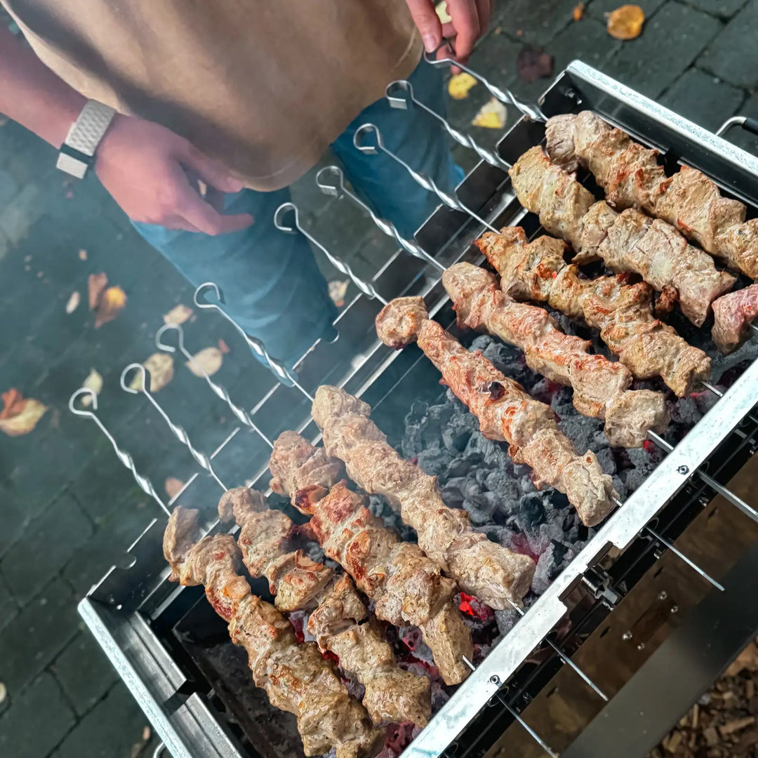 Vorbestellen: Big Gerd – Der neue Edelstahl-Mangal by Aganjok x MOESTA