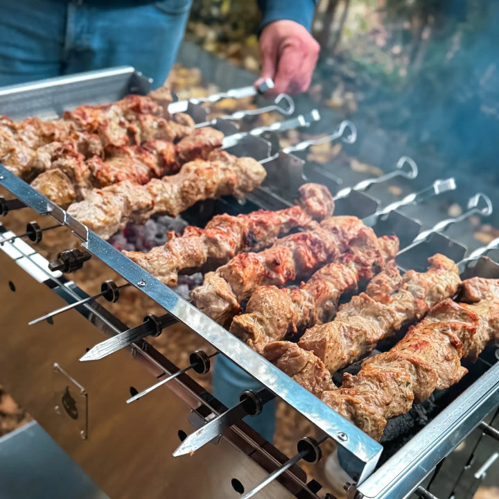 Vorbestellen: Big Gerd – Der neue Edelstahl-Mangal by Aganjok x MOESTA