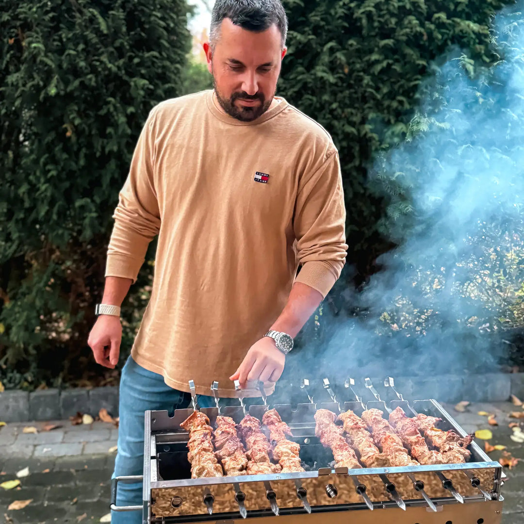 Vorbestellen: Big Gerd – Der neue Edelstahl-Mangal by Aganjok x MOESTA